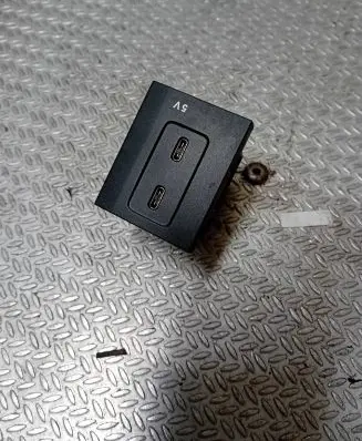 Mercedes-Benz A W177 USB socket connector A2478200301 0271690