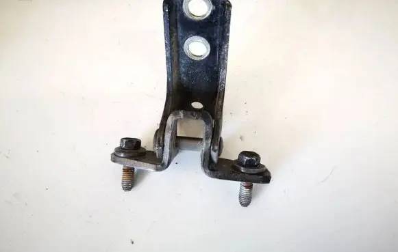 Mitsubishi Lancer Rear door lower hinge