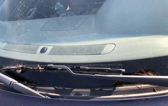 Volvo XC90 Front wiper blade arm