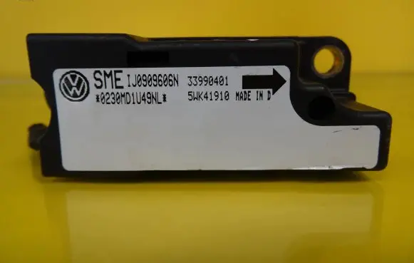 Volkswagen PASSAT B5 Airbag deployment crash/impact sensor 5WK41910 1J0909606N