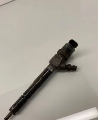 Opel Insignia A Fuel injector 55577668 0445110423