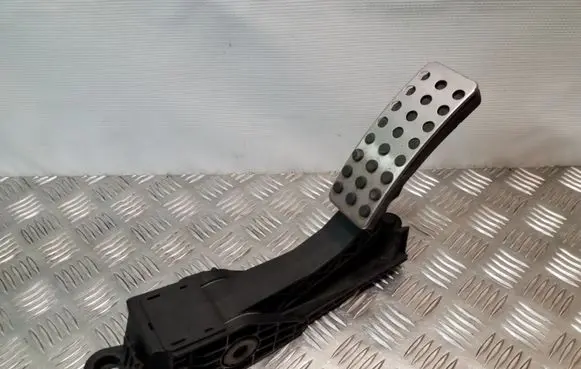 Mercedes-Benz ML W164 Accelerator throttle pedal A1643000104