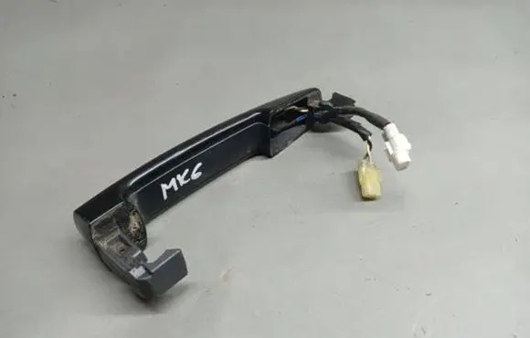 Suzuki Swift I Front door exterior handle