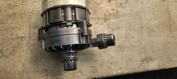 Mercedes-Benz Metris W447 Water pump