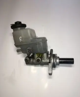 Toyota RAV 4 (XA30) Master brake cylinder