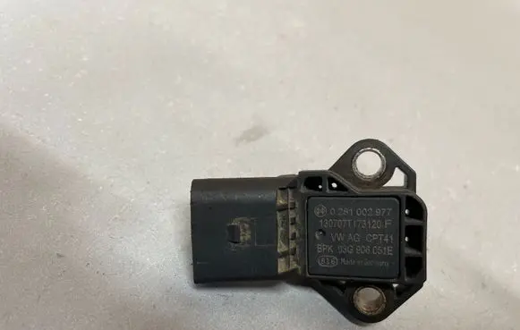 Volkswagen PASSAT B8 Air pressure sensor 03G906051E