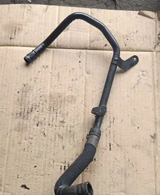 Audi Q7 4L Engine coolant pipe/hose 7L8121065D