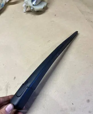 KIA Carens III Rear wiper blade arm
