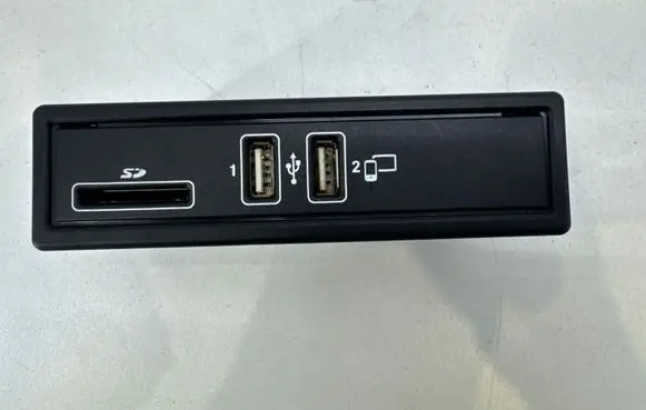 Mercedes-Benz CLS C257 USB socket connector A2138200400