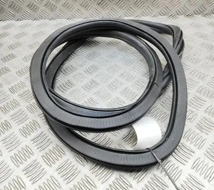 BMW 8 G16 Rubber seal rear door 7435439