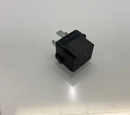 Mercedes-Benz E W211 Other relay A0025427219 4RA00779113 0025427219