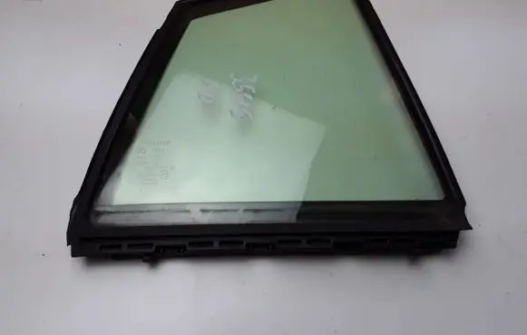 Toyota Prius (XW50) Rear vent window glass 6818847030