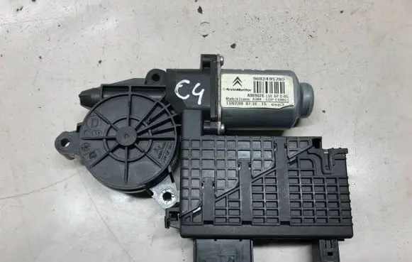 Citroen C4 I Picasso Front door window regulator motor 9682495780 400962E