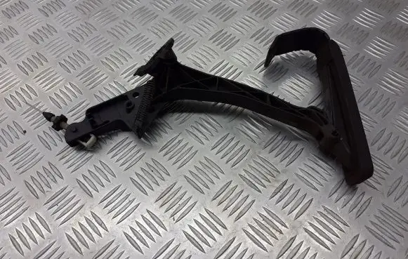 Mercedes-Benz E W210 Brake pedal 2203010001