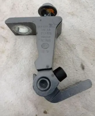 Volkswagen Atlas Front door lower hinge 8V5833404C