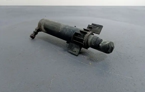 Audi A4 S4 B8 8K Windshield washer spray nozzle 8K0955102B