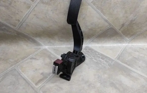 Opel Insignia A Accelerator throttle pedal 6PV00976501 13237356