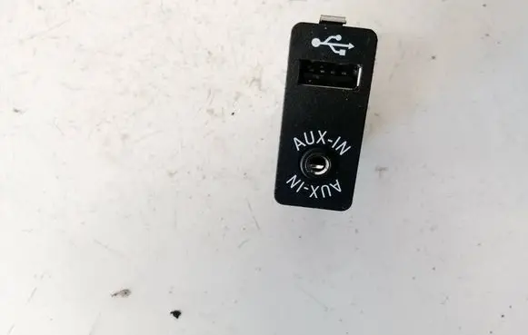 BMW 5 F10 F11 USB socket connector 8410923765301