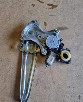 Toyota Auris 150 Front door window regulator motor 8570102010 961920100 AV2621004350