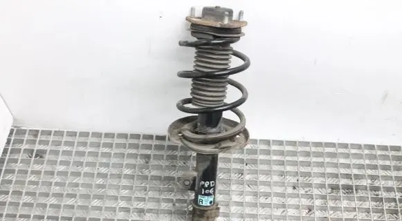 Hyundai i40 Front shock absorber/damper 546613Z330