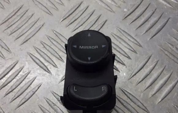 Chrysler Grand Voyager IV Wing mirror switch 4685317