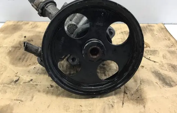 Opel Insignia A Power steering pump 55563329