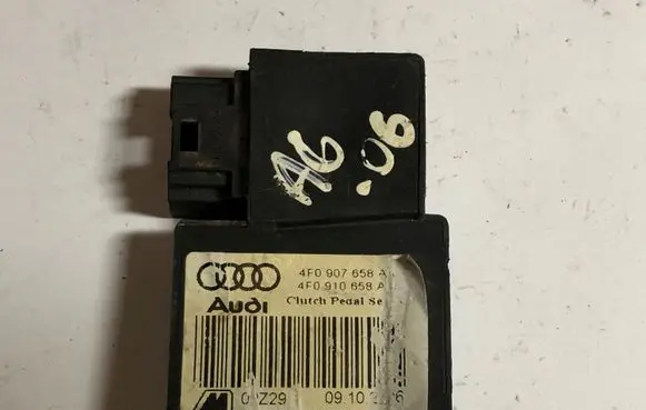 Clutch pedal sensor