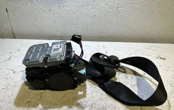 Mercedes-Benz E W211 Front seatbelt 609098200B H257U542894