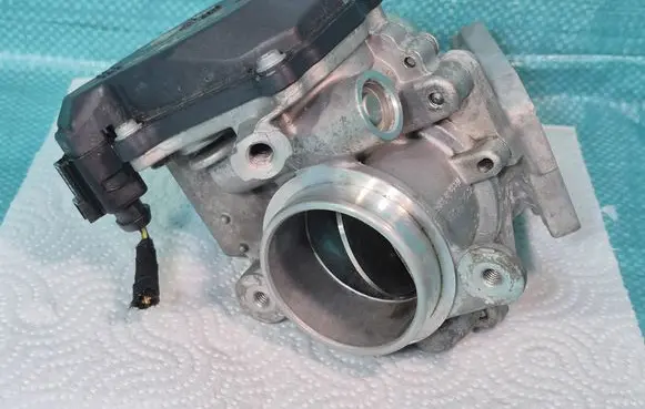 Volkswagen Golf VII Throttle valve 04L128063N A2C82502900 0610132321