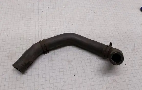 Volkswagen Touran I Engine coolant pipe/hose