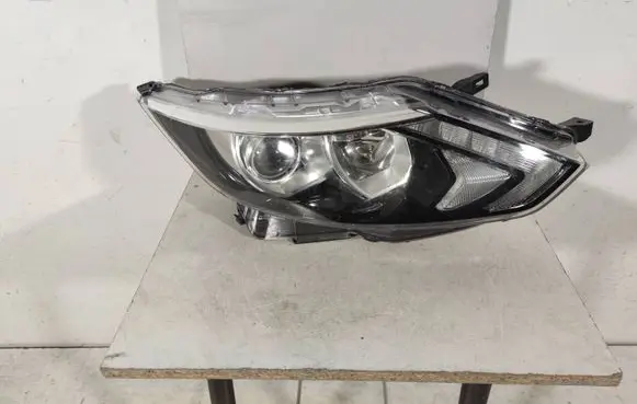 Nissan Qashqai Headlight/headlamp