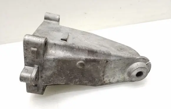 Mercedes-Benz C W204 Engine mounting bracket A2712232304
