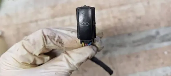 Skoda Octavia Mk2 (1Z) Alarm switch 6Q0962109