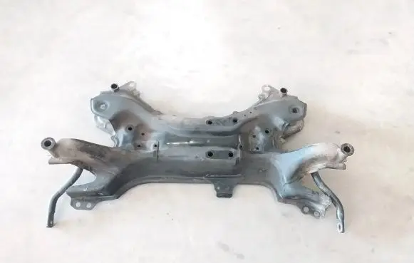 Toyota RAV 4 (XA40) Front subframe