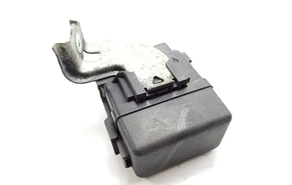 Toyota Avensis T270 Relay mounting block asdf