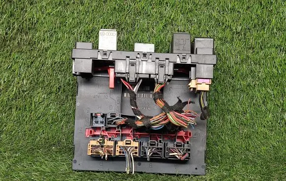 Audi A3 S3 8P Power management control unit 8P0907279C