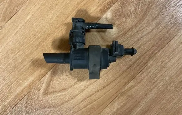 Volvo V70 Vacuum valve 31104896