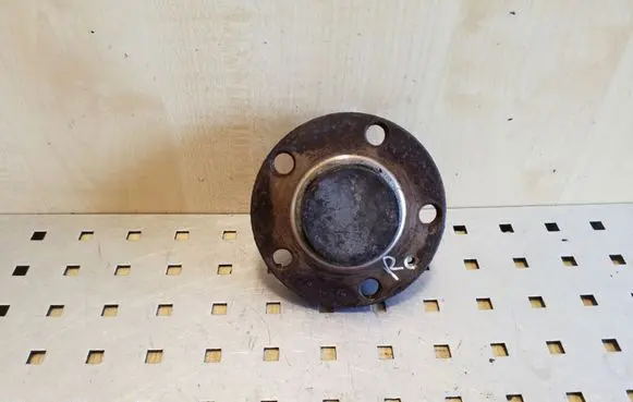 Skoda Octavia Mk1 (1U) Rear wheel hub