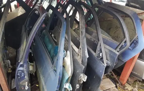 Alfa Romeo 156 Rear door melynos