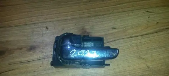 Nissan Almera Tino Front door interior handle Nenustatyta
