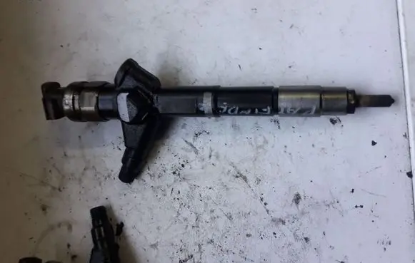 Nissan Pathfinder R51 Fuel injector 12H05657