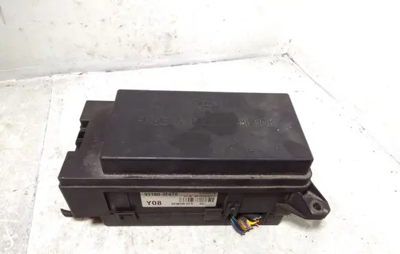KIA Sorento Fuse module 911603E070 10040825030