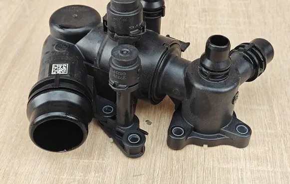 BMW X6 G06 Thermostat/thermostat housing 8596115