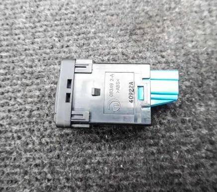 Nissan Qashqai Other switches/knobs/shifts 083492A