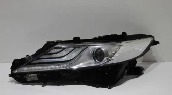 Toyota Camry VIII XV70 Headlight/headlamp