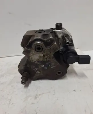 BMW 3 E90 E91 Fuel injection high pressure pump