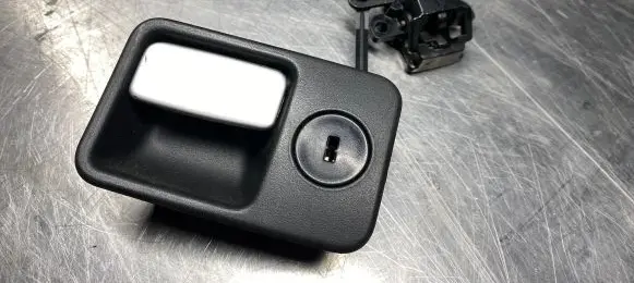 Volvo S80 Glove box lock 