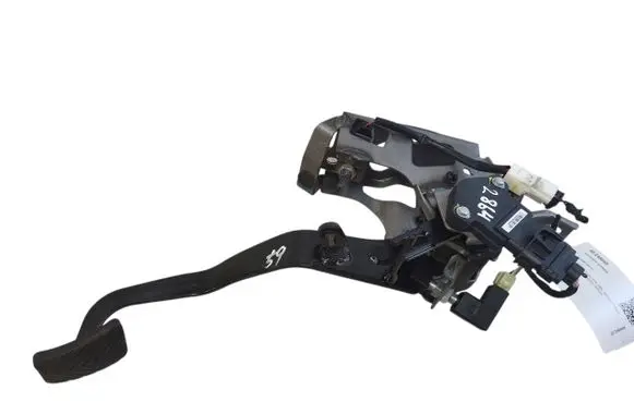 Hyundai i40 Clutch pedal 328023Z700