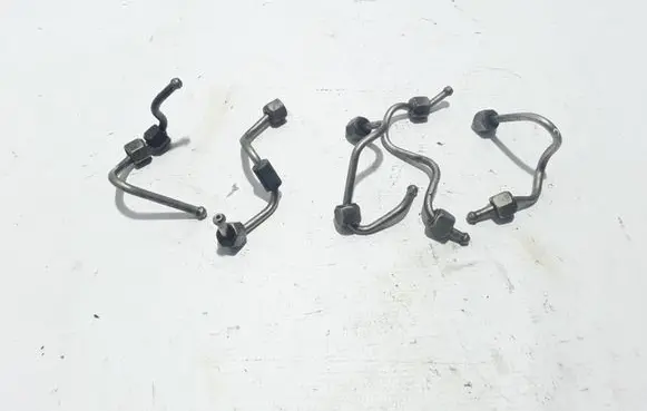 Fuel injector supply line/pipe