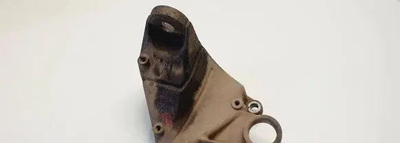 Volkswagen PASSAT B5 Engine mounting bracket 8D0399114S